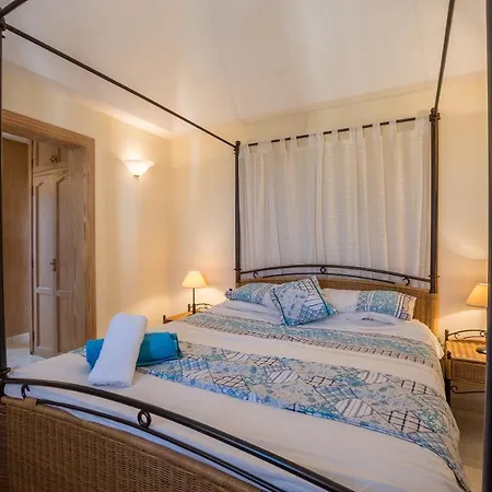 Highbury Grove Villa Callao Salvaje